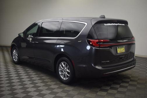 2023 Chrysler Pacifica Touring-L