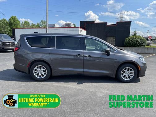 2023 Chrysler Pacifica Touring-L