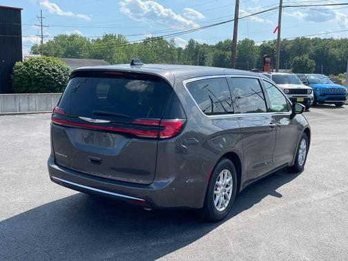2023 Chrysler Pacifica Touring-L