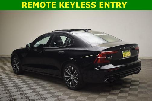 2021 Volvo S60 T5 Momentum