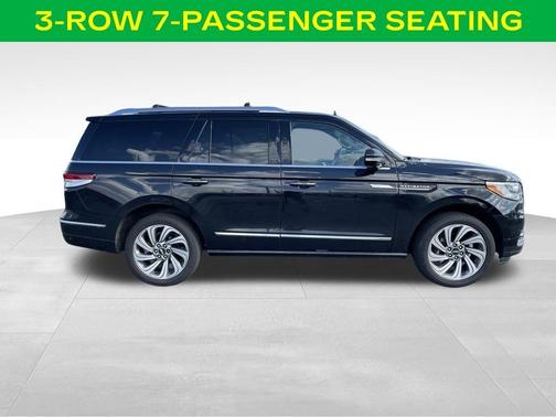 Black Metallic 2022 Lincoln Navigator Reserve