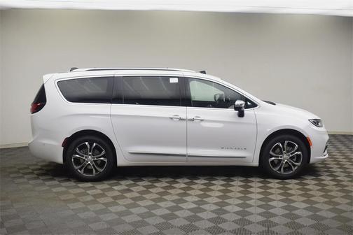 2025 Chrysler Pacifica Pinnacle