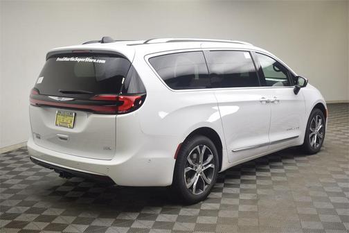 2025 Chrysler Pacifica Pinnacle