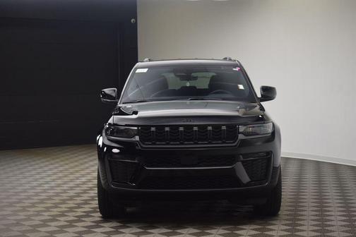 Gloss Black 2027 Jeep Grand Cherokee Laredo