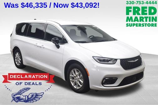 Bright White Clearcoat 2026 Chrysler Pacifica Select