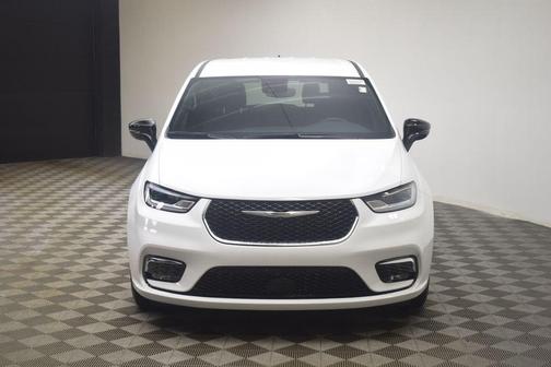 Bright White Clearcoat 2026 Chrysler Pacifica Select