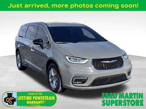 2025 Chrysler Pacifica Select
