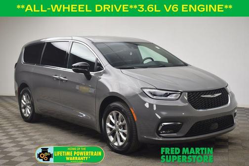 2025 Chrysler Pacifica Select