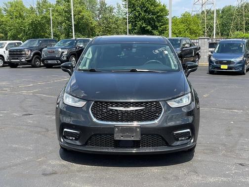 2023 Chrysler Pacifica Touring-L