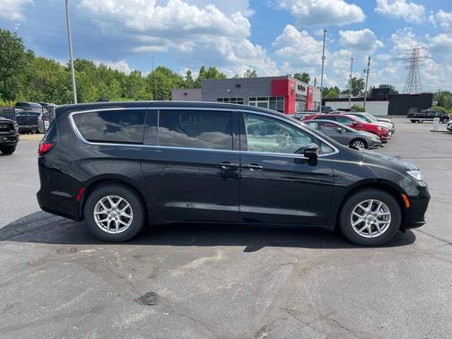 2023 Chrysler Pacifica Touring-L