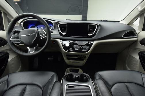 2023 Chrysler Pacifica Touring-L