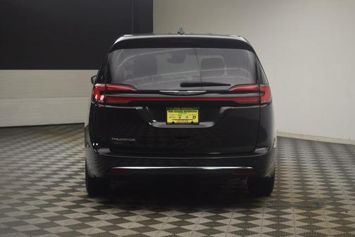 2023 Chrysler Pacifica Touring-L