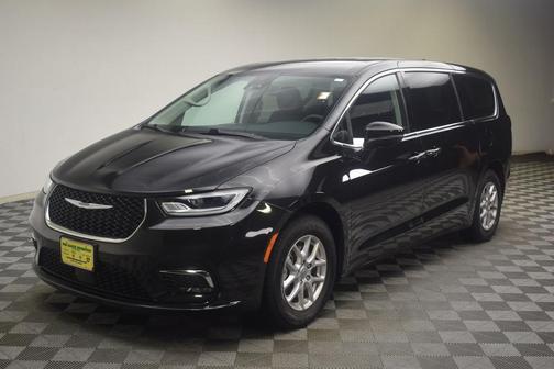 2023 Chrysler Pacifica Touring-L