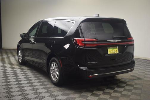 2023 Chrysler Pacifica Touring-L