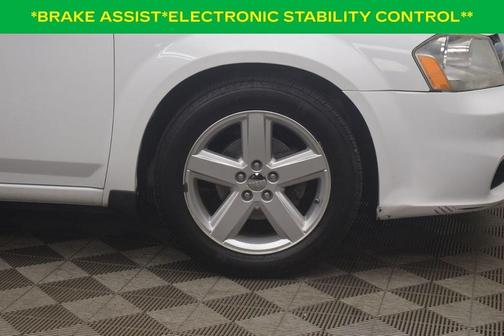 Bright White Clearcoat 2013 Dodge Avenger SXT