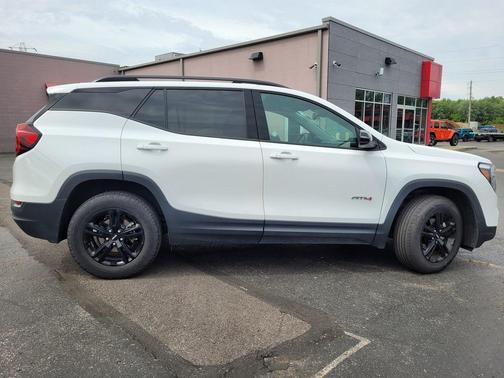2023 GMC Terrain AT4