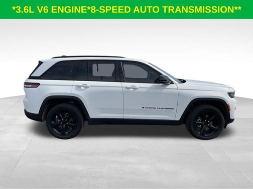 Bright White Clearcoat 2023 Jeep Grand Cherokee Altitude