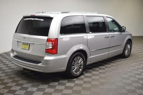 2011 Chrysler Town & Country Limited