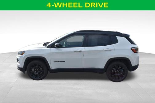 Bright White Clearcoat 2024 Jeep Compass Latitude