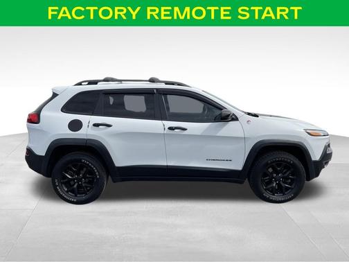 Bright White Clearcoat 2017 Jeep Cherokee Trailhawk