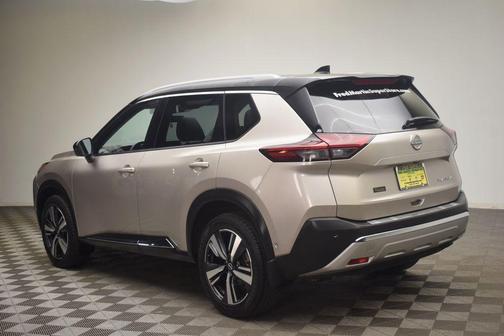 Brilliant Silver / Black 2022 Nissan Rogue Platinum