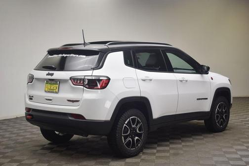 Bright White Clearcoat 2026 Jeep Compass Trailhawk