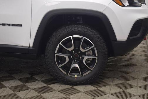 Bright White Clearcoat 2026 Jeep Compass Trailhawk
