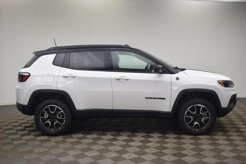 Bright White Clearcoat 2026 Jeep Compass Trailhawk