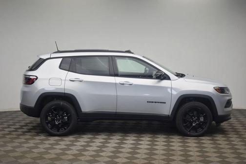 Silver Zynith 2026 Jeep Compass Latitude
