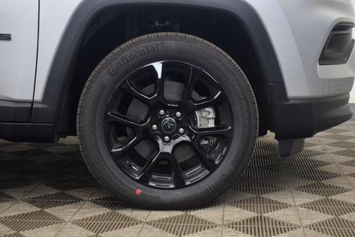 Silver Zynith 2026 Jeep Compass Latitude