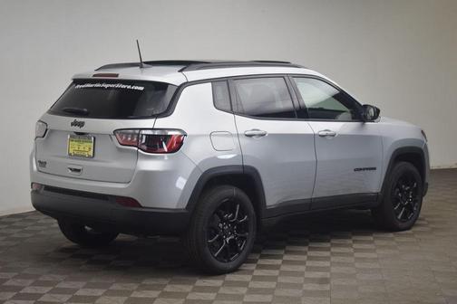 Silver Zynith 2026 Jeep Compass Latitude