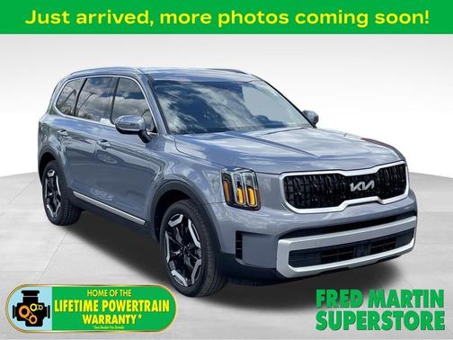 Everlasting Silver 2024 Kia Telluride EX