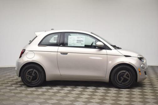 2025 FIAT 500e Base