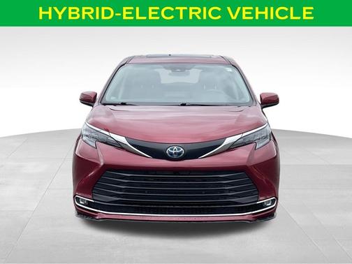 Ruby Flare Pearl 2024 Toyota Sienna XLE