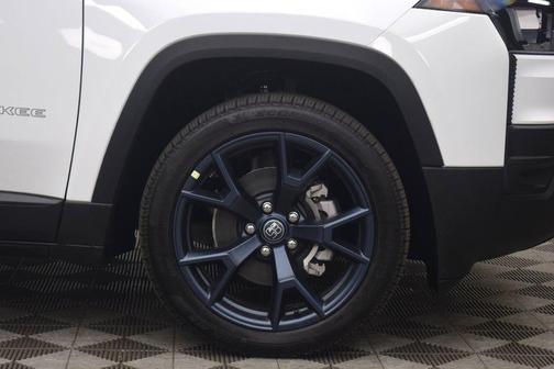 Bright White Clearcoat 2026 Jeep Cherokee LAREDO/LIMITED