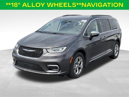 Granite Crystal Clearcoat Metallic 2023 Chrysler Pacifica Limited