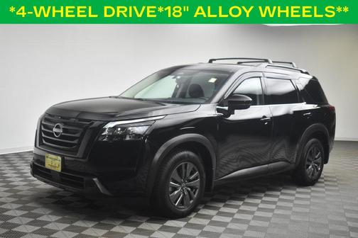 Black 2024 Nissan Pathfinder SV