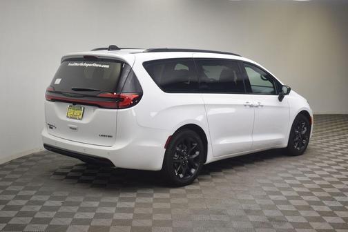 2026 Chrysler Pacifica Limited