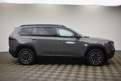 Sting Gray Clearcoat 2026 Jeep Cherokee LAREDO/LIMITED