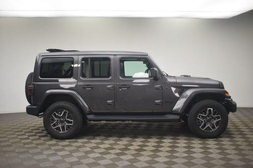 Granite Crystal Clearcoat Metallic 2026 Jeep Wrangler Sahara