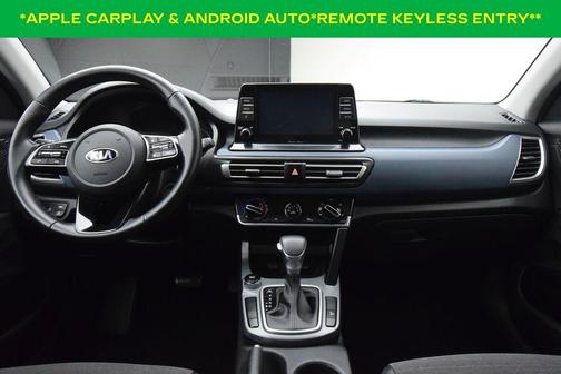 Clear White / Black Roof 2021 Kia Seltos S