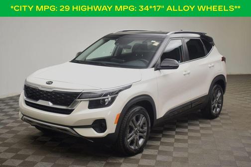Clear White / Black Roof 2021 Kia Seltos S