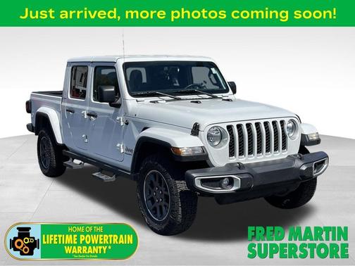 Bright White Clearcoat 2023 Jeep Gladiator Overland