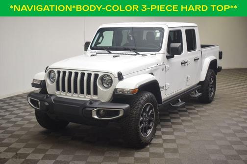Bright White Clearcoat 2023 Jeep Gladiator Overland