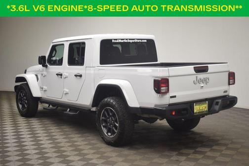 Bright White Clearcoat 2023 Jeep Gladiator Overland