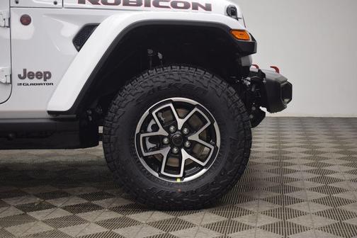 Bright White Clearcoat 2026 Jeep Gladiator Rubicon