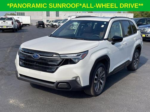 Crystal White Pearl 2025 Subaru Forester Touring