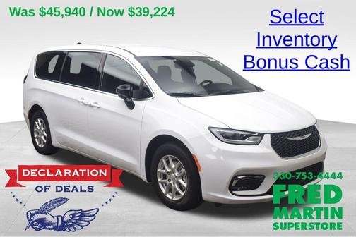 Bright White Clearcoat 2026 Chrysler Pacifica Select