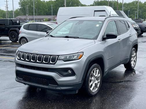2022 Jeep Compass Latitude Lux