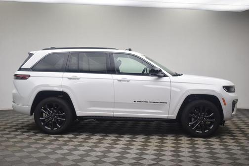 Bright White Clearcoat 2026 Jeep Grand Cherokee Limited